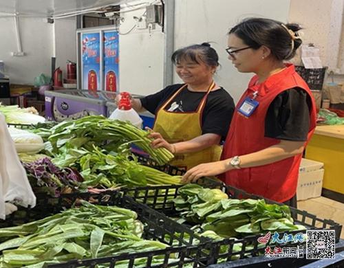 瑞昌市桂林街道瀼溪河社区开展食品安全的检查和宣传活动